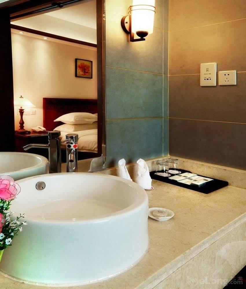 Haiyue Bay Holiday Hotel 싼야 외부 사진