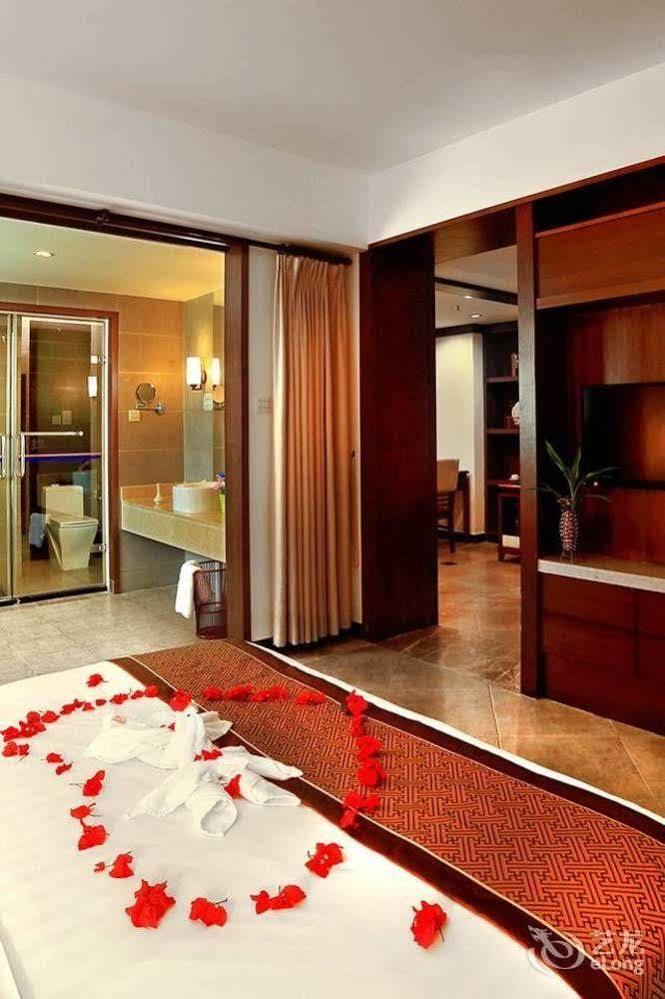 Haiyue Bay Holiday Hotel 싼야 외부 사진